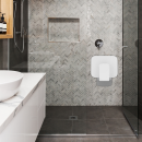 ADOB Duschklappsitz – Hochwertiger Klappsitz zur Wandmontage, belastbar bis 200 kg, ergonomisch, platzsparend klappbar, ideal für Dusche, Bad und Wartebereiche