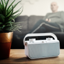 ELLA MEA 100 – Tragbarer TV-Sprachverstärker mit innovativer Audio-Technologie, kabellos, 30 m Reichweite, USB-C, für perfekte Sprachverständlichkeit