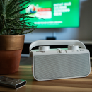 ELLA MEA 100 – Tragbarer TV-Sprachverstärker mit innovativer Audio-Technologie, kabellos, 30 m Reichweite, USB-C, für perfekte Sprachverständlichkeit