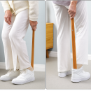 Schuhlöffel mit langem Griff (55 cm) – magnetisch, ergonomisch & aus Buchenholz – in Natur oder Walnuss – ideal für Senioren, Schwangere & bei Bewegungseinschränkungen