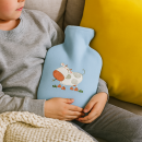 Fashy Wärmflasche für Kinder Kuh Motiv mit Fleecebezug blau