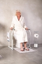 Mobile WC-Aufstehhilfe Sam Comfort Weiß – Freistehende Toiletten-Aufstehhilfe mit Ablagekorb | Bis 150 kg belastbar | Passend für handelsübliche WC-Becken