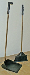 Kehrset mit langem Chromstiel / Kehrblech und Besen mit langen Griffe, 17,95 €